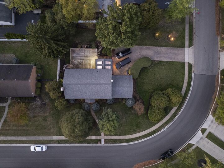 Property Photo:  2560 Chartwell Road  OH 43220 