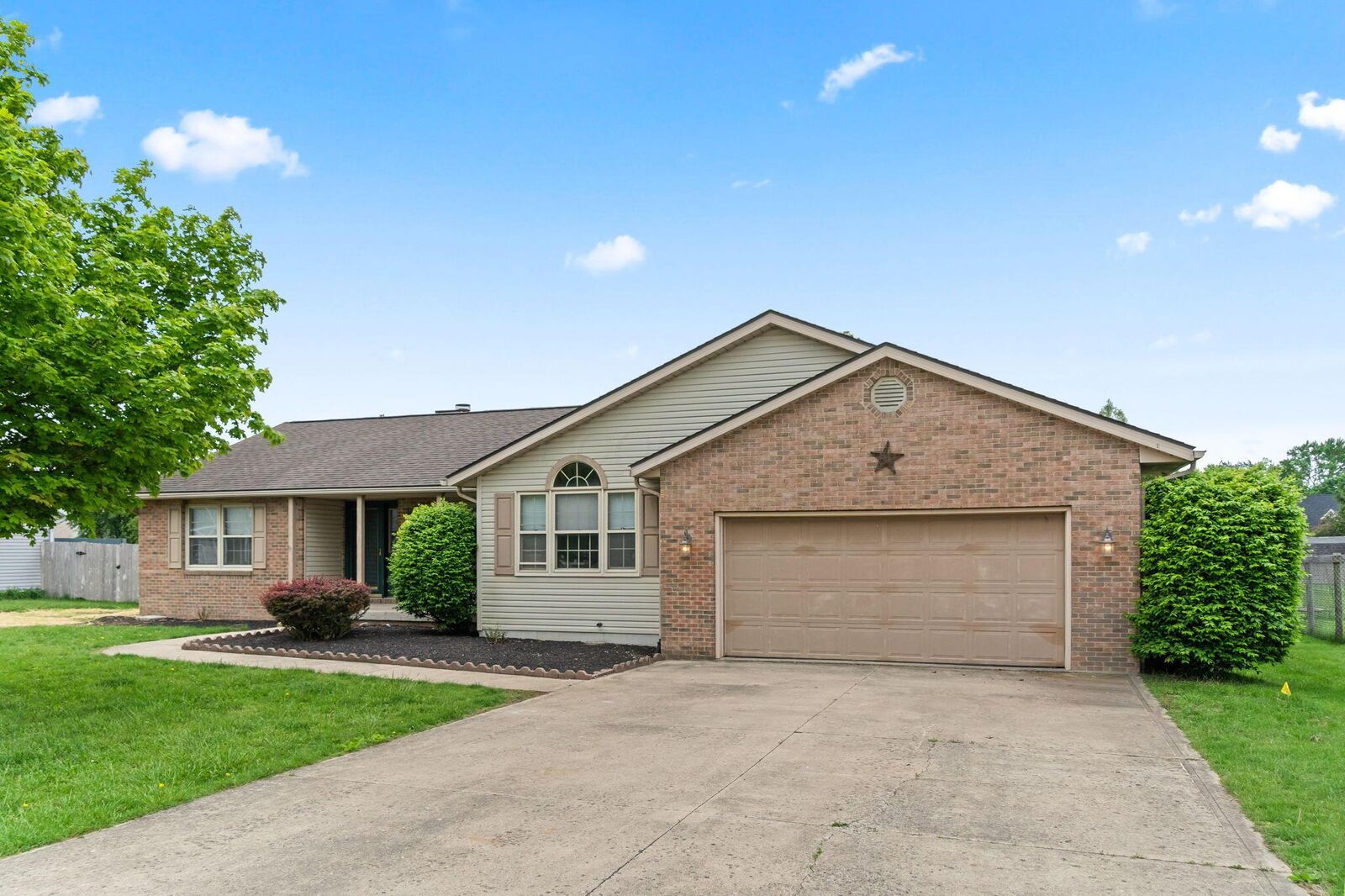 Property Photo:  298 Kensington Court  OH 43140 