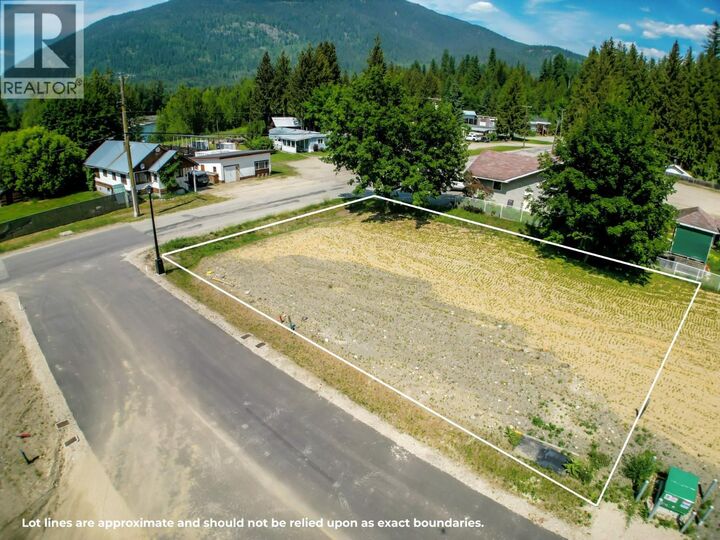 Property Photo: 2-1445 Illecillewaet Road BC V0E 2S1