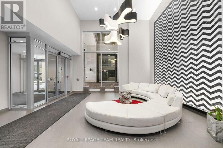 Property Photo:  98 Richmond Road 206  ON K1Z 0B2 