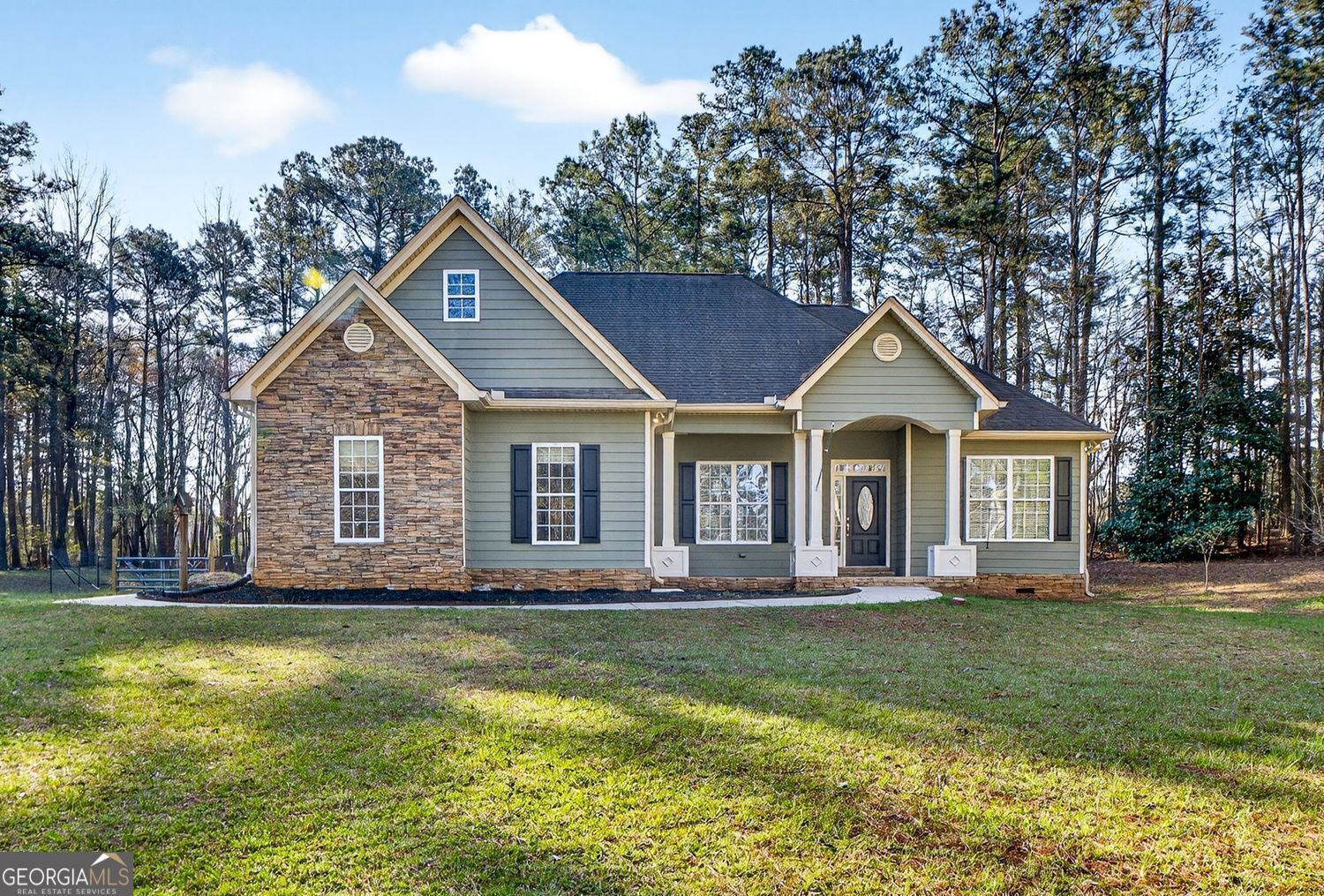 Property Photo: 206 Jack Maddox Bridge Road GA 30233