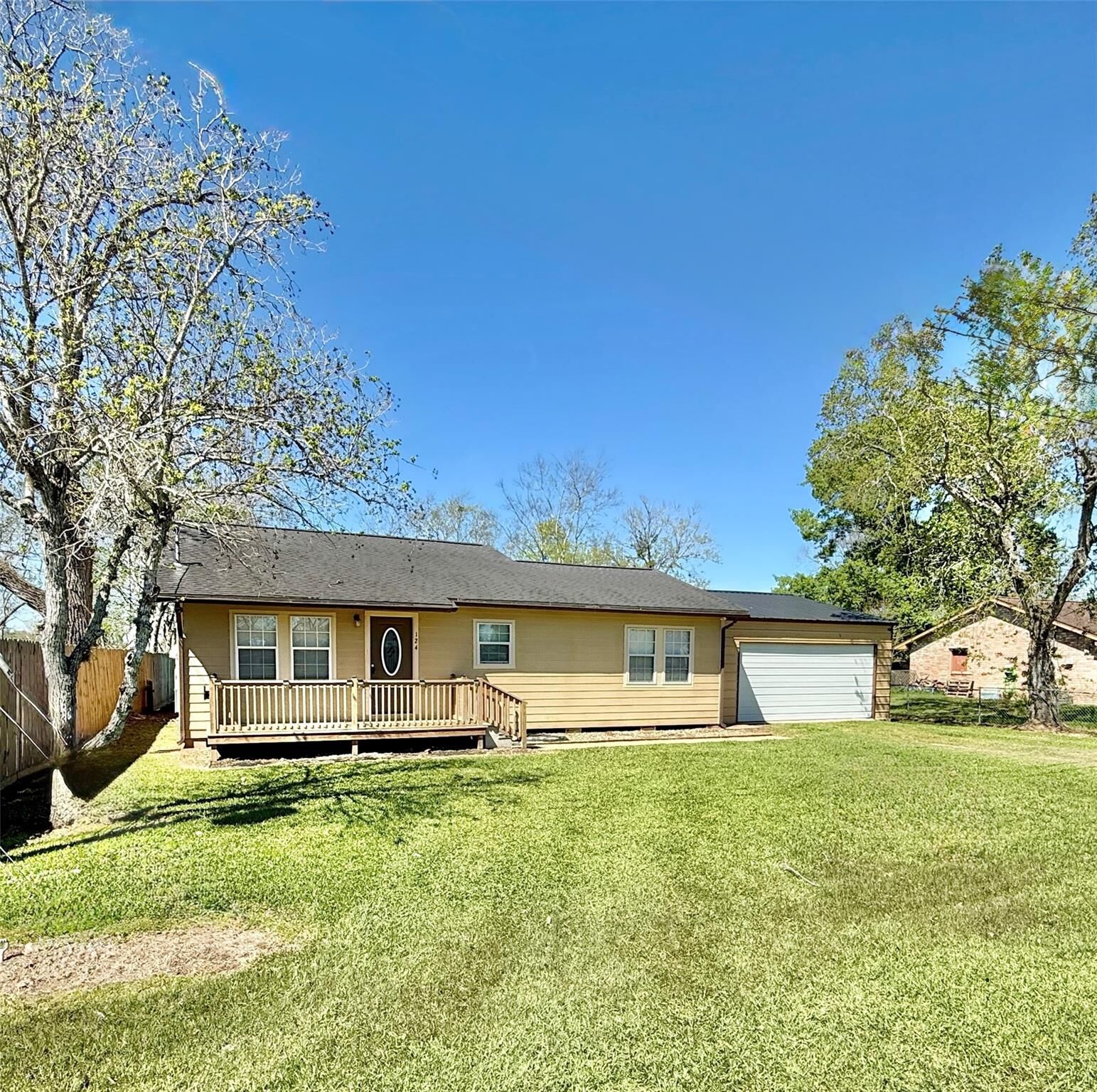 Property Photo:  124 Bennett Street  TX 77486 