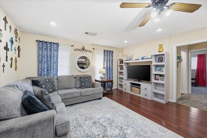 Property Photo:  1833 W Decker Avenue  TX 77632 