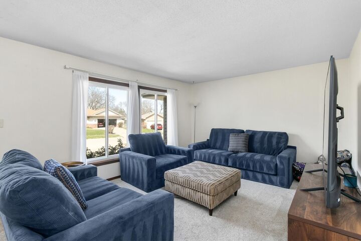 Property Photo:  401 NW Kimberly Lane  IA 50023 