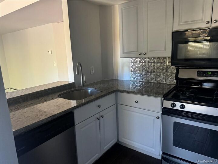 Property Photo:  1 Lexington Hill 7  NY 10926 