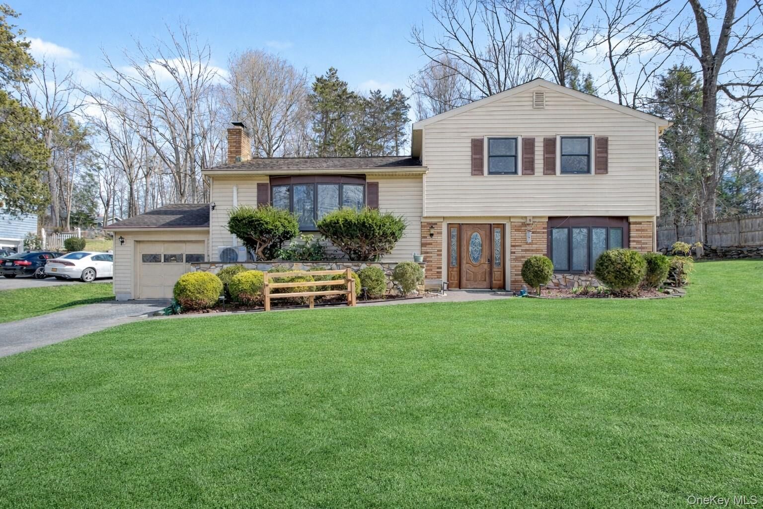 Property Photo:  10 Horizon Hill Drive  NY 12603 