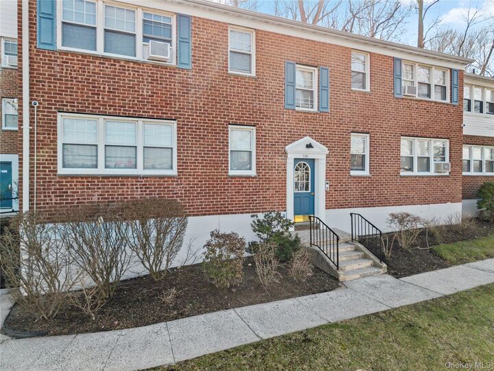 Property Photo:  138 Underhill Ave 2B  NY 10604 