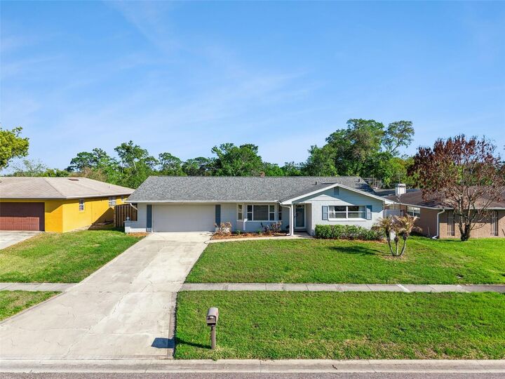 Property Photo:  522 Green Briar  FL 32714 