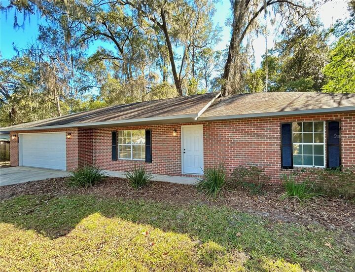 Property Photo: 26613 NW 3rd Avenue FL 32669
