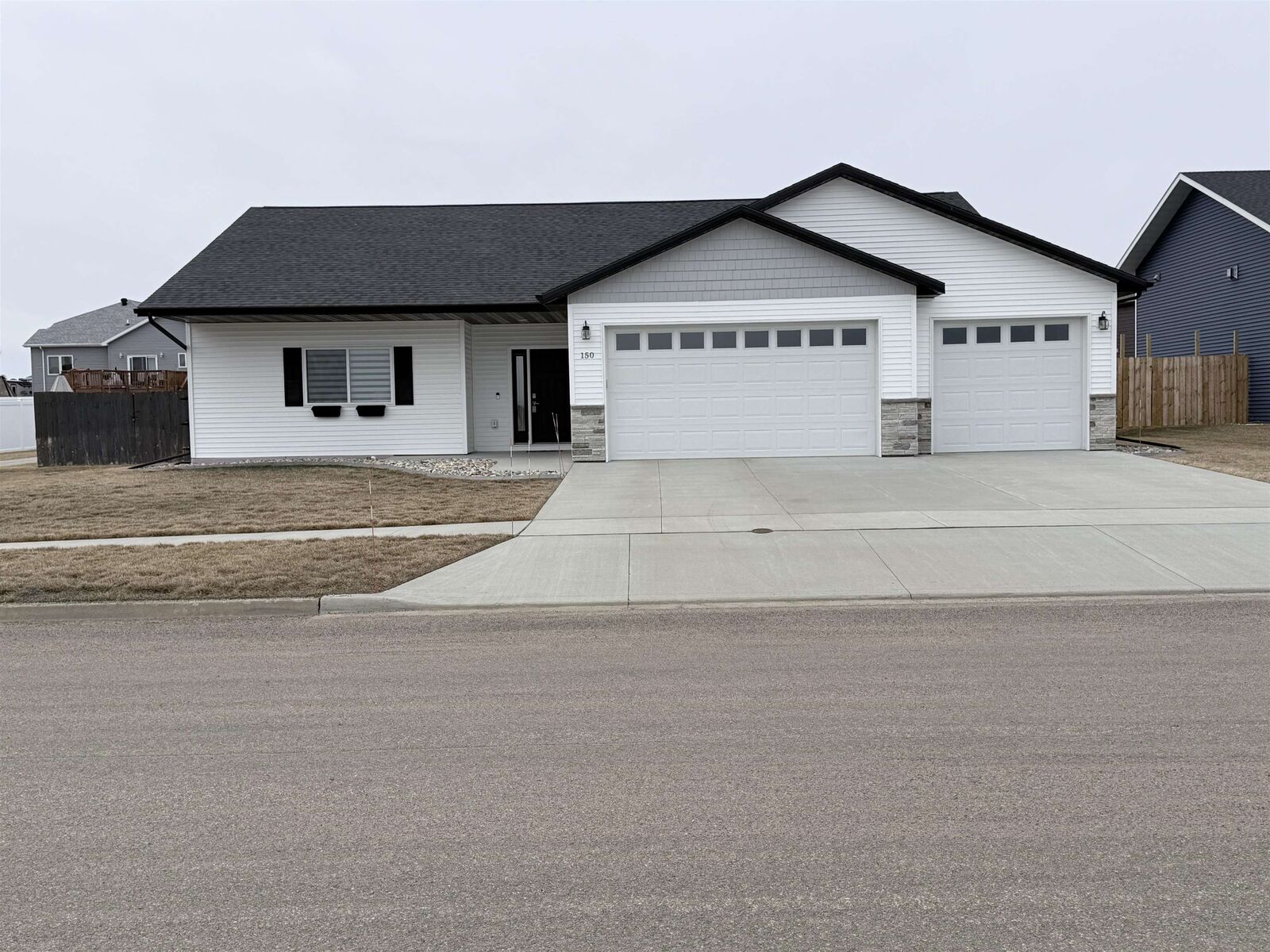 Property Photo:  150 Mulberry Loop NE  ND 58703 