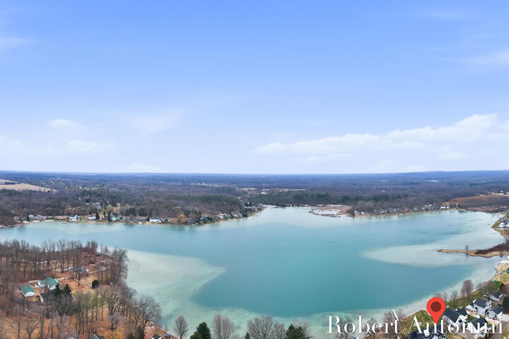 Property Photo:  162 Lakeview Drive  MI 49348 
