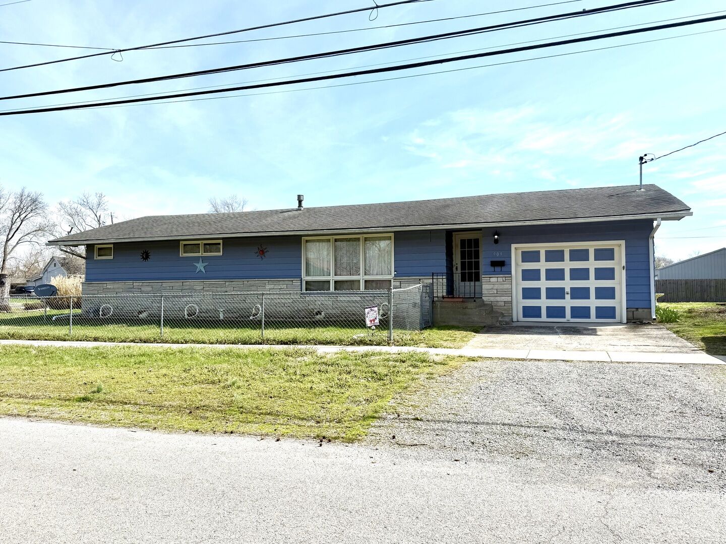 Property Photo:  909 N Washington Street  IL 62959 