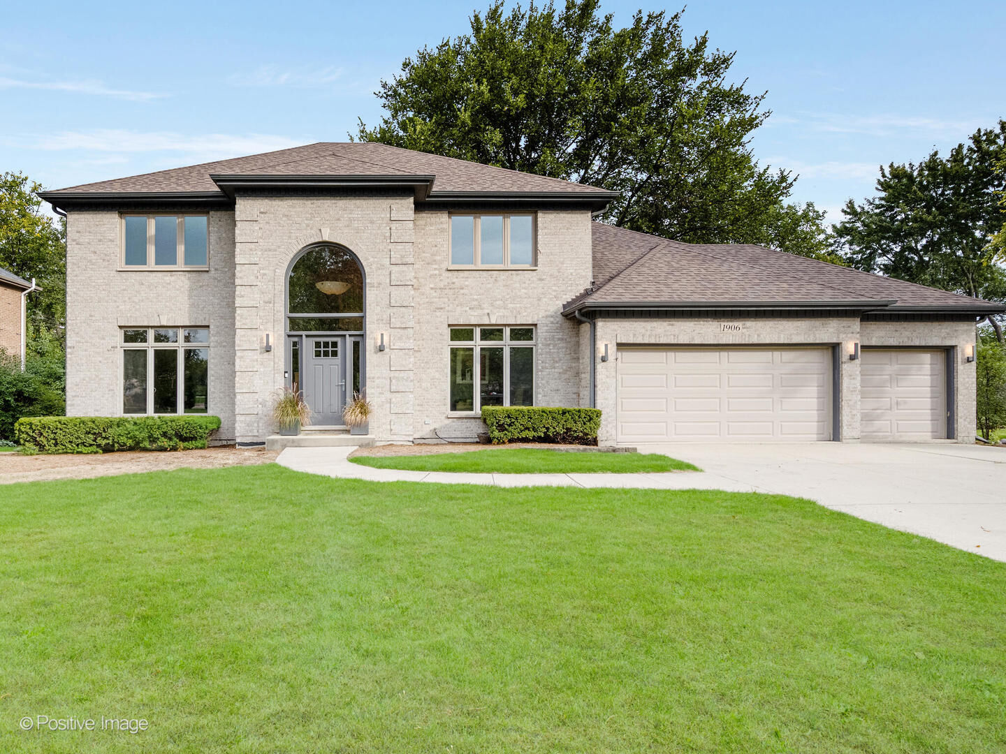 Property Photo:  1906 Sweetbriar Lane  IL 60561 