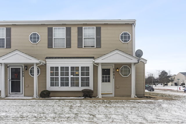 Property Photo:  1851 Towhee Court  IL 60435 