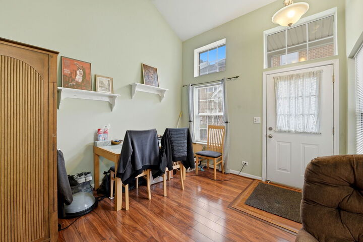 Property Photo:  8 Saint Regis Court  IL 60126 