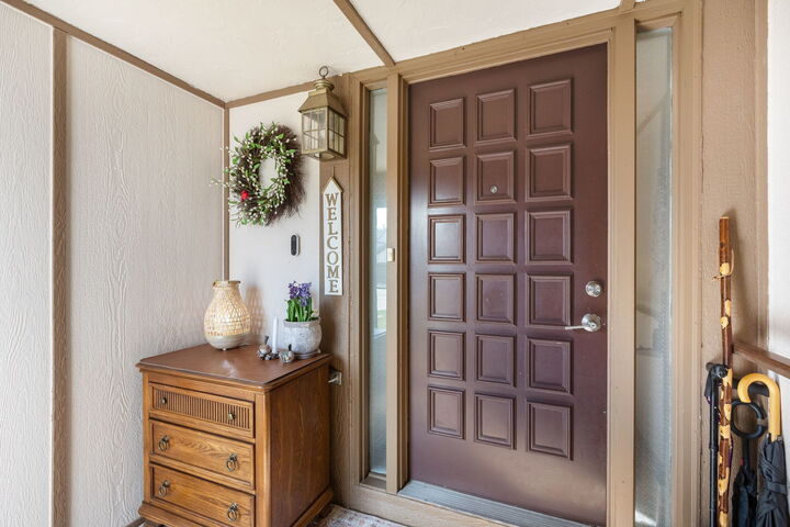 Property Photo:  933 Wheaton Oaks Drive  IL 60187 