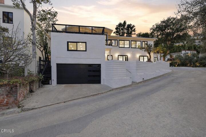 Property Photo:  2001 Kenilworth Avenue Avenue  CA 90039 