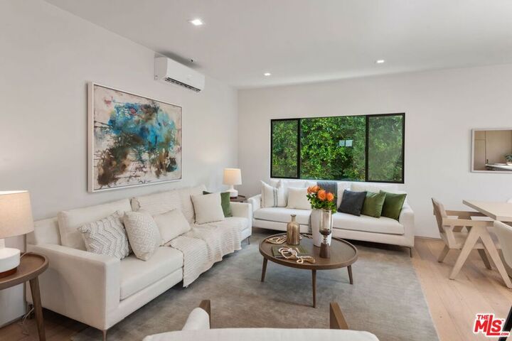 Property Photo:  838 N Mansfield Avenue 201  CA 90038 