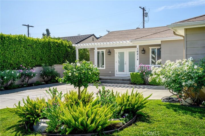 Property Photo:  16814 Hartland  CA 91406 