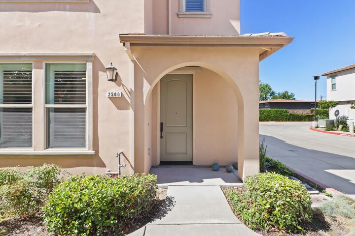 Property Photo:  2500 Villa Terrace Lane  CA 95825 