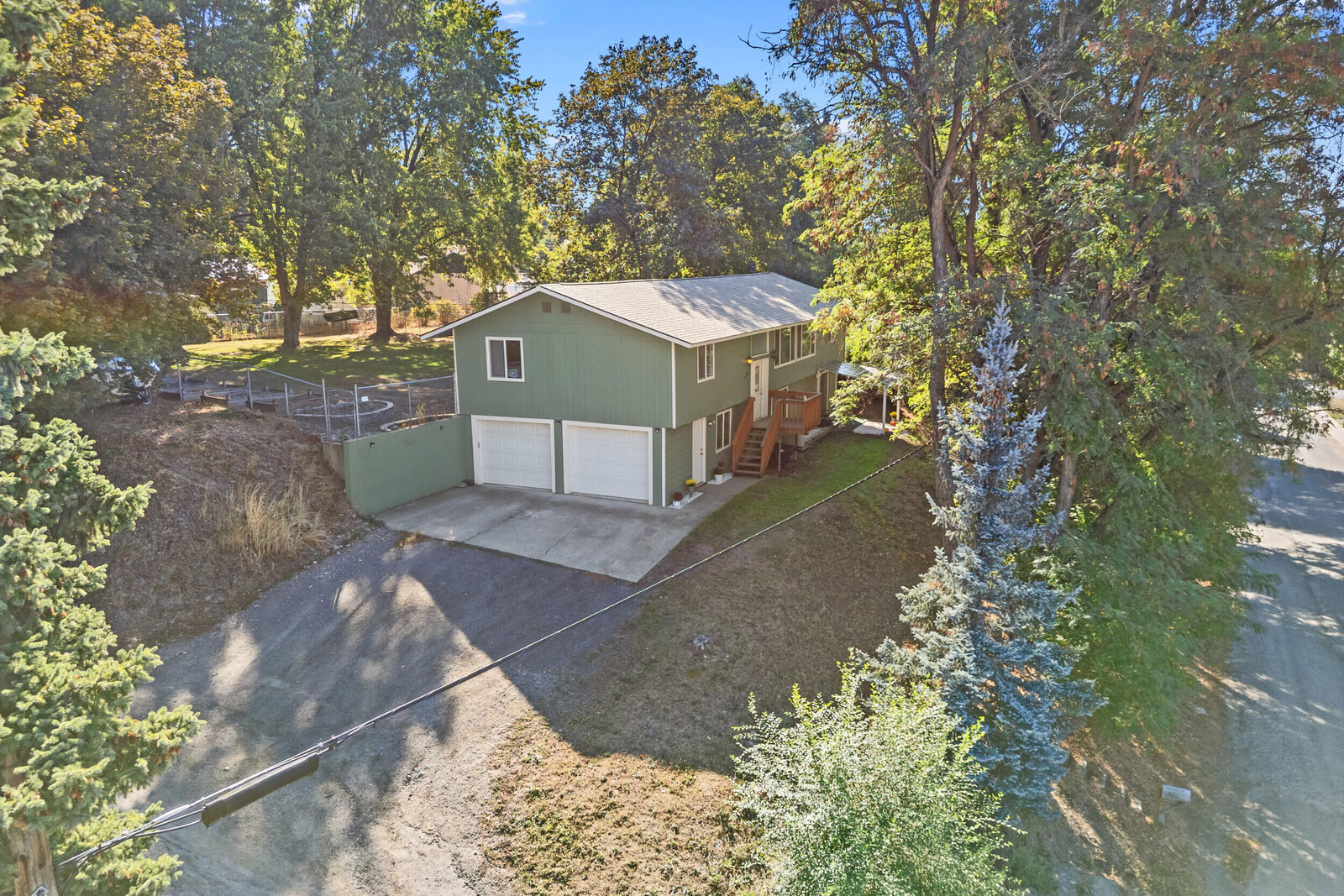 Property Photo:  780 N Elm St  WA 99114 