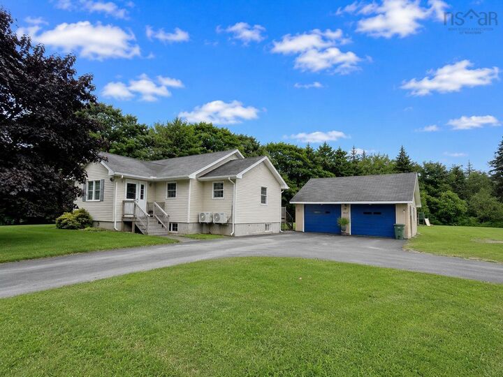 33 Oak Road — photo 1