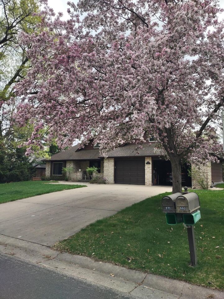 Property Photo:  970 Sherwood Road  MN 55126 