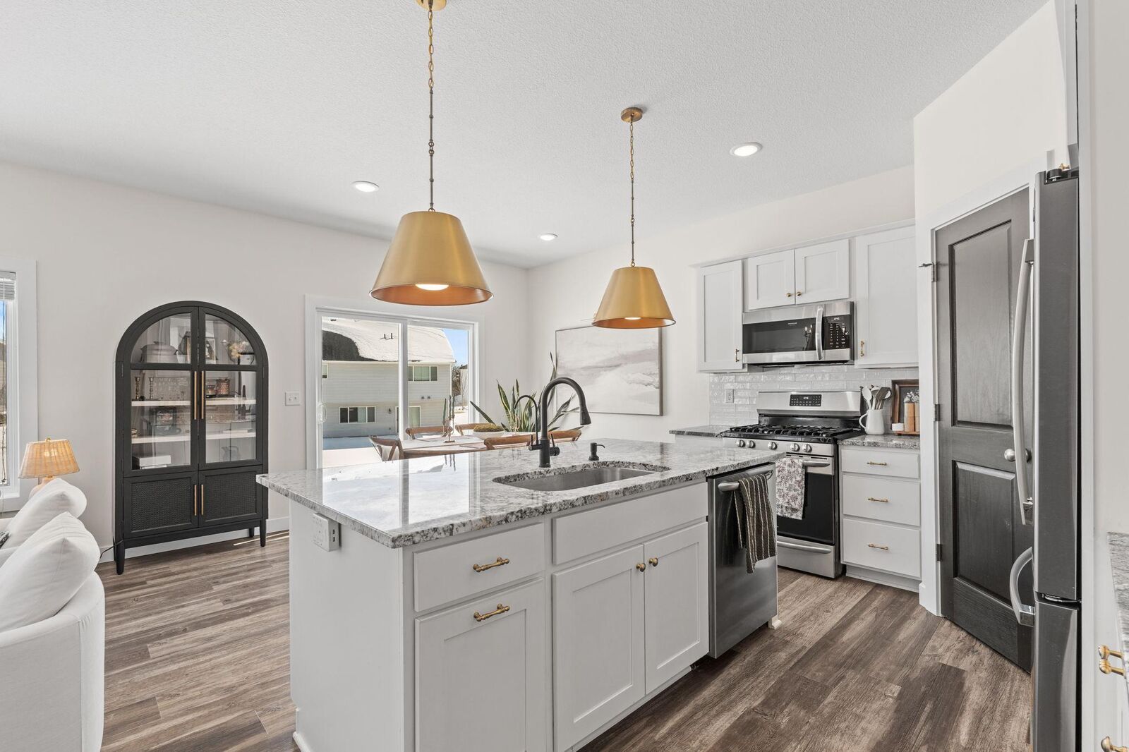 Property Photo:  1671 Riverside Drive  MN 55379 