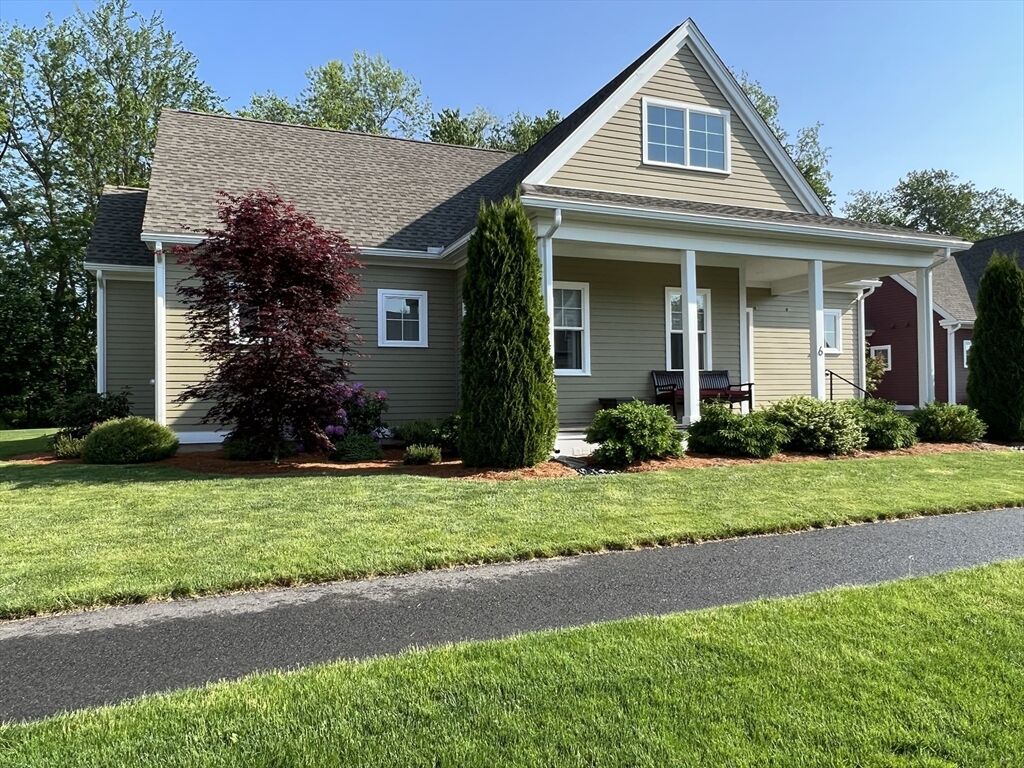 Property Photo:  6 East Commons Drive 6  MA 01035 