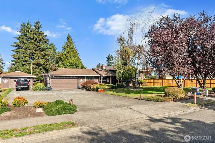 Property Photo:  2105 W Stewart  WA 98371 