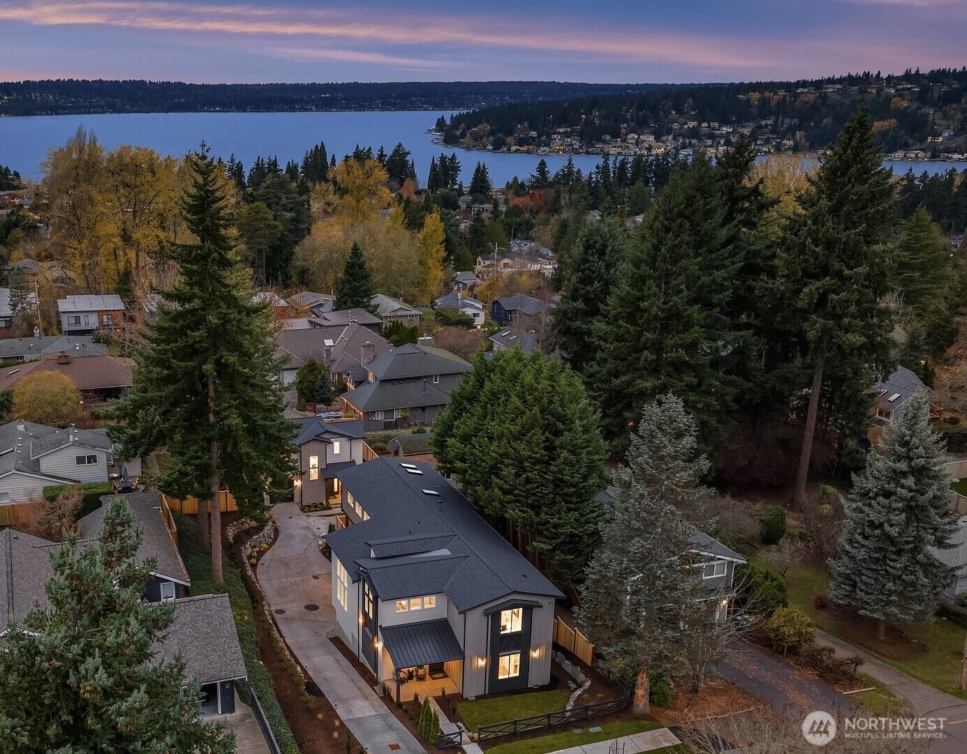 Property Photo:  1813 A  3rd Street  WA 98033 