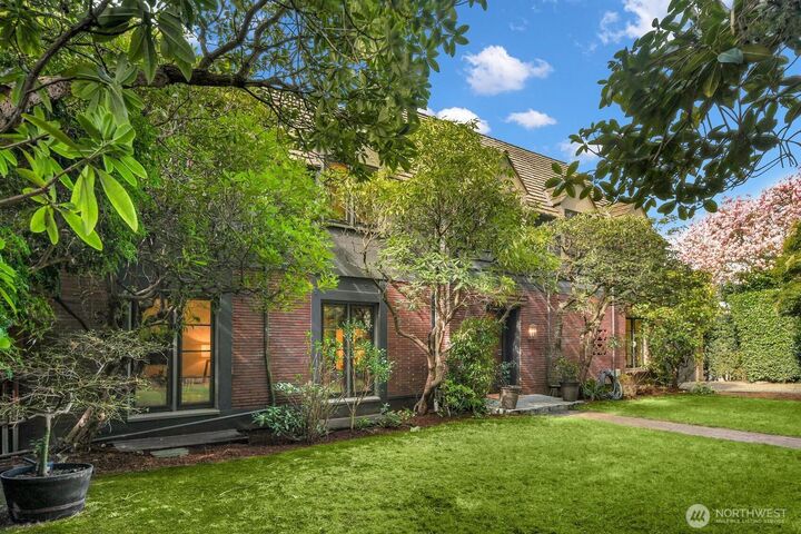 Property Photo:  2686  44th Avenue W  WA 98199 