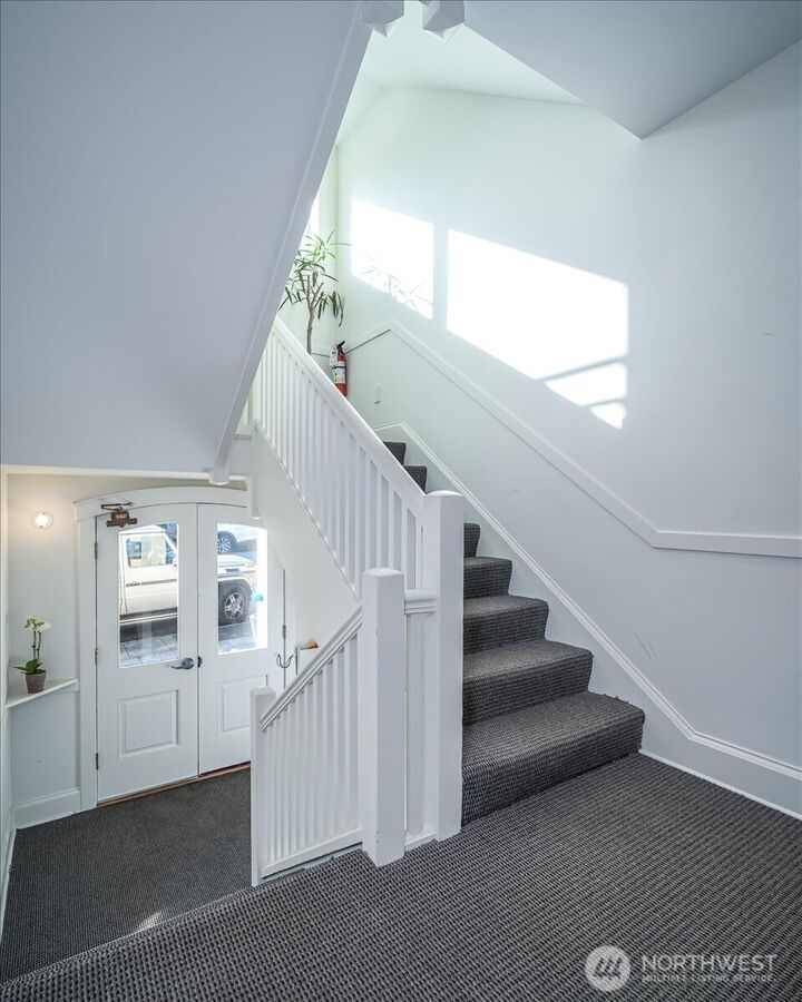 Property Photo:  1310  Queen Anne Avenue N 15  WA 98109 