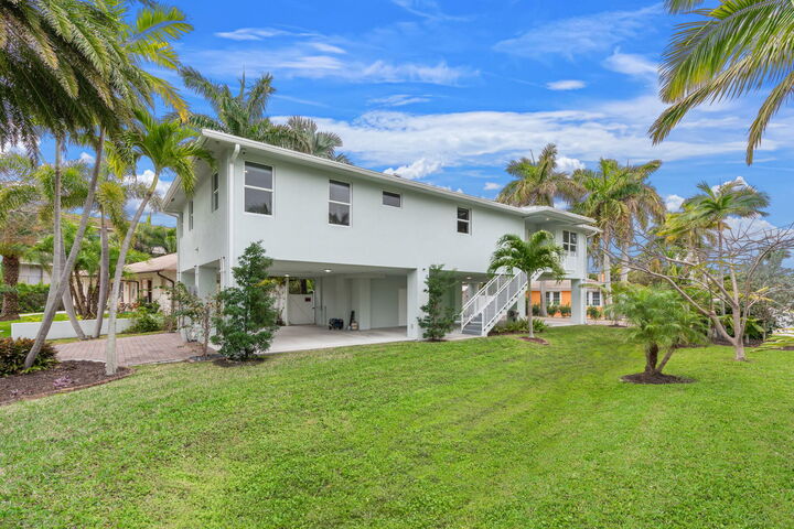 Property Photo:  2510 N Lake Dr Drive N  FL 33435 