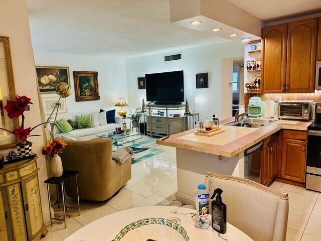 Property Photo: 1150 NW 30th Court NW 203 FL 33311