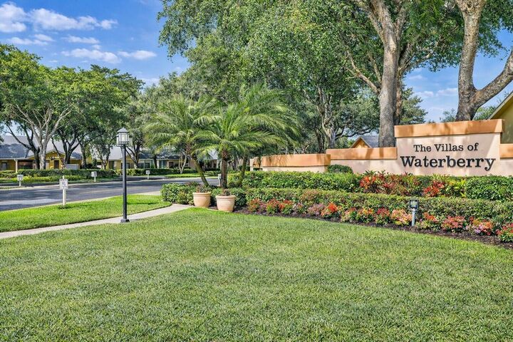 Property Photo: 10884 Waterberry Court FL 33498