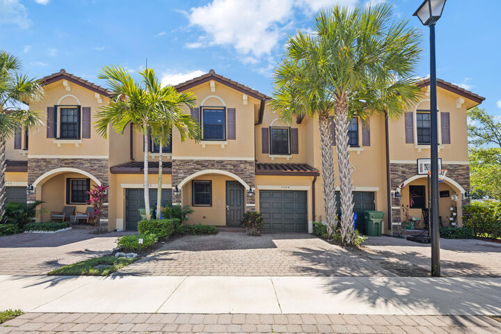 Property Photo:  5504 NW 27th Street  FL 33063 