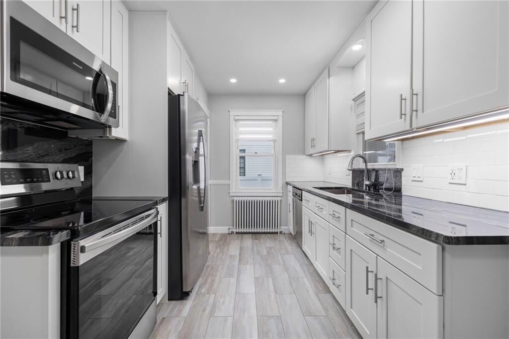 Property Photo:  5 Holten Avenue  RI 02840 