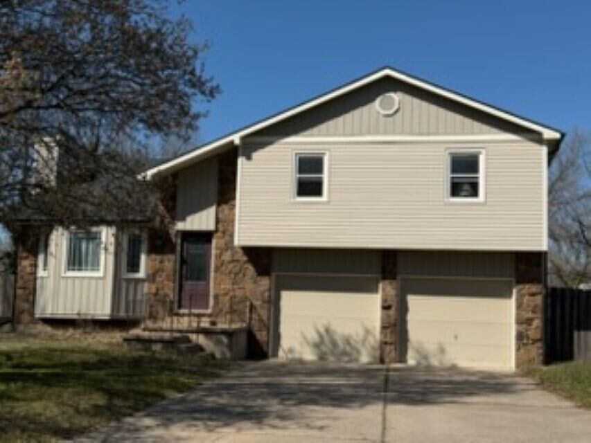 Property Photo:  339 N Parkdale Ct  KS 67212 
