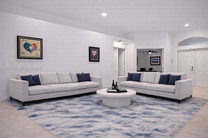 Property Photo:  3744 Oak Ridge Cir  FL 33331 