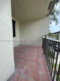 Property Photo: 440 Lakeview Dr 202 FL 33326