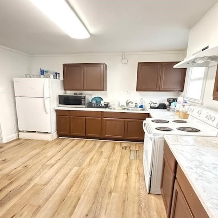 Property Photo:  625 E Pipkin St  TX 77701 