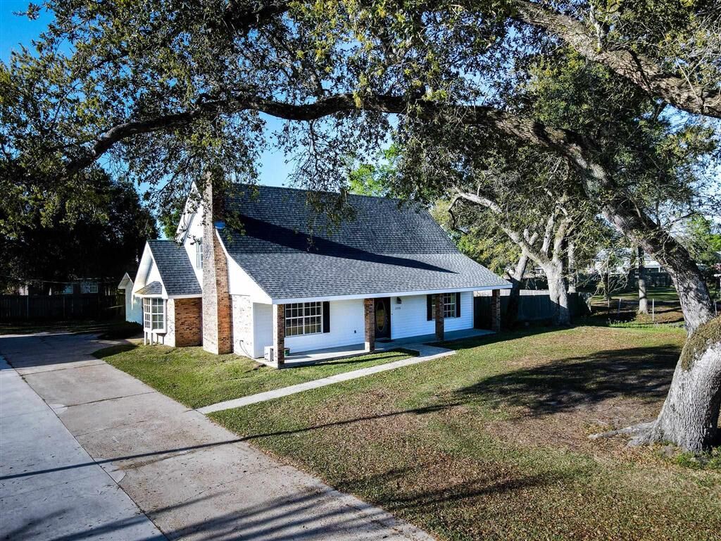 Property Photo:  2729 Oak Crest Drive  LA 70663 