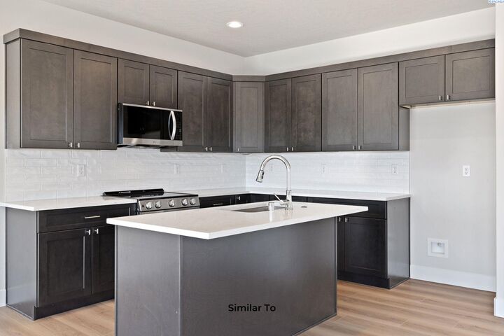 Property Photo:  206 N Dewberry Pl  WA 99336 