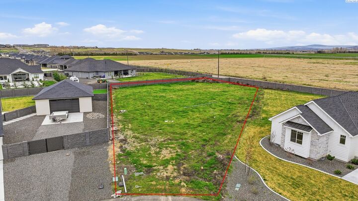 Property Photo: 12700 Blackfoot Dr WA 99301