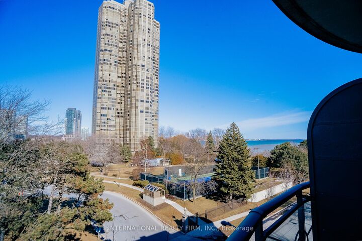 Property Photo:  80 Palace Pier Court Ph502  ON M8V 4C1 