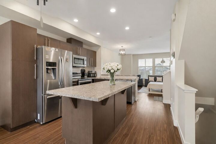 18211 70 Avenue 7 — photo 1