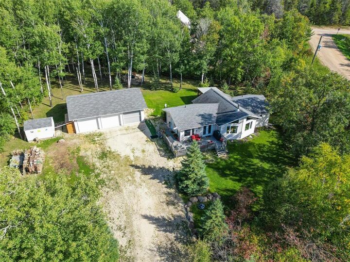 Property Photo:  39 Alexander Drive  MB R0E 0E0 