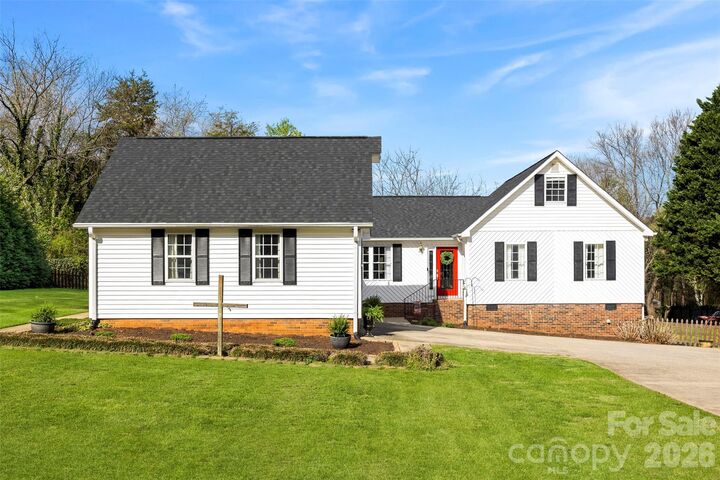 Property Photo: 123 Chestnut Ridge Road NC 28086