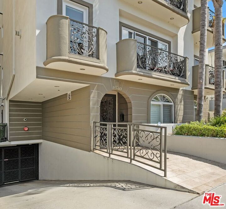 Property Photo:  11840 Dorothy St  CA 90049 